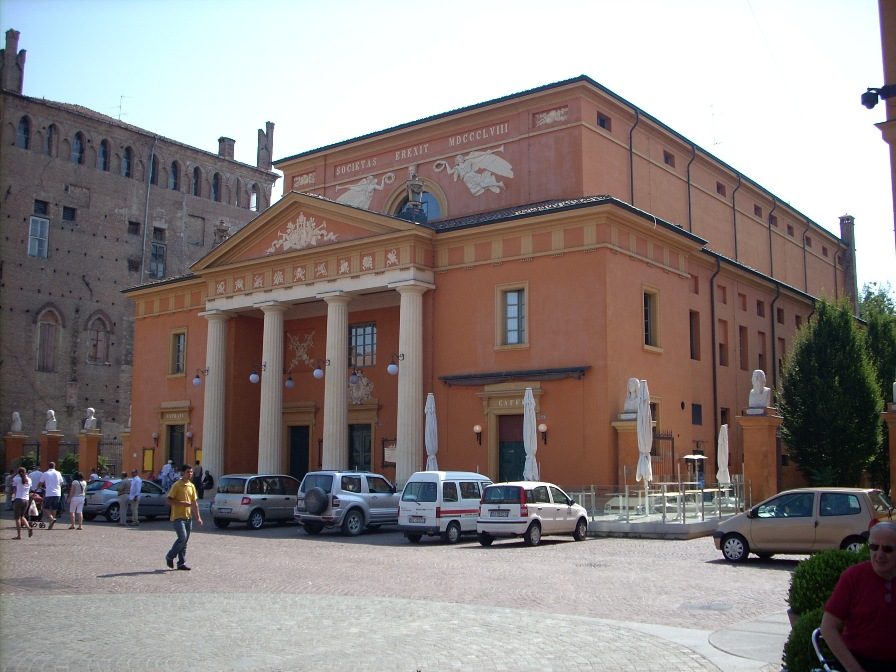 aTeatro%20Comunale%2C%20Carpi%20-%2001.JPG